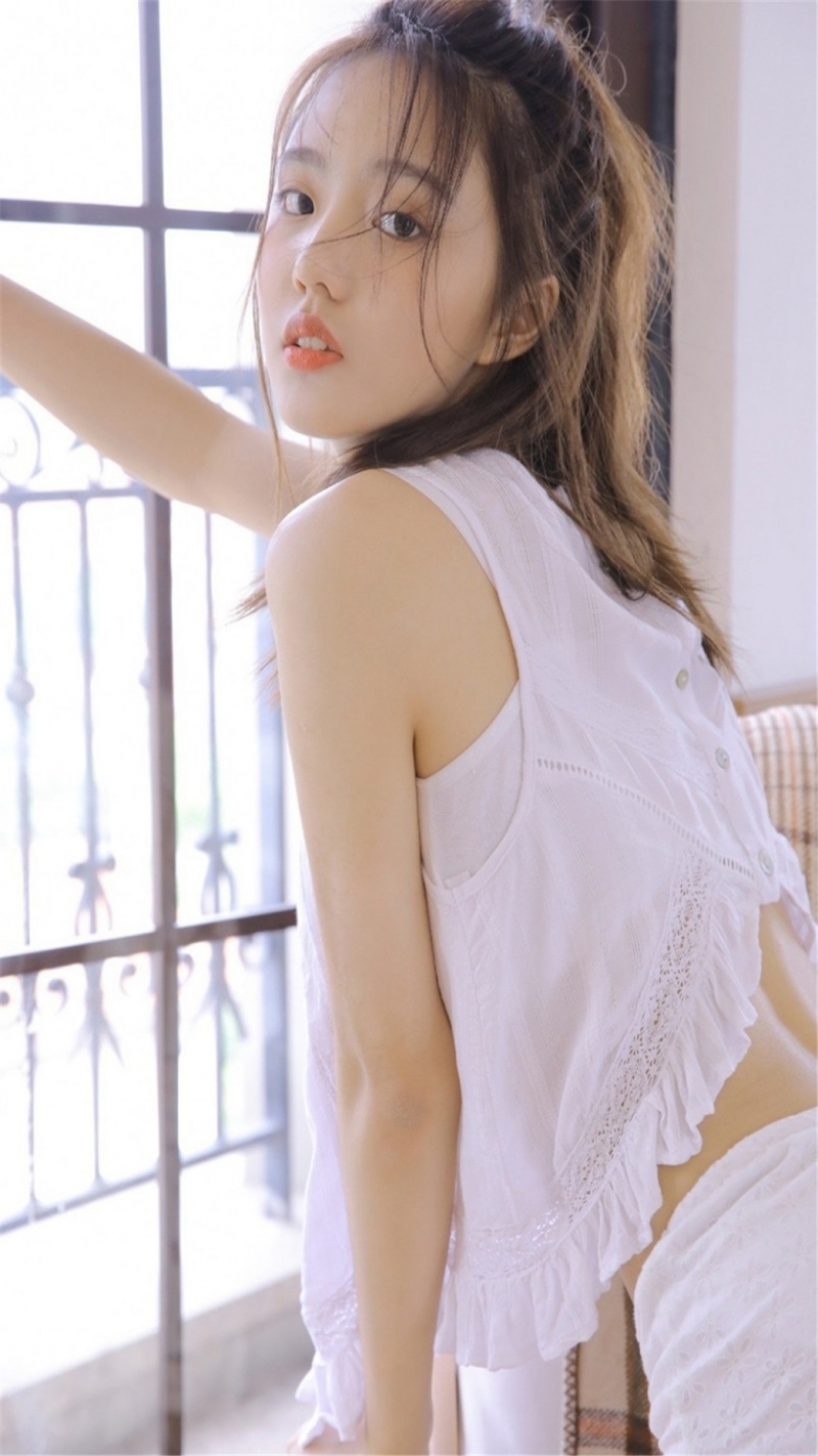 长发美女精致侧颜个人写真摄影