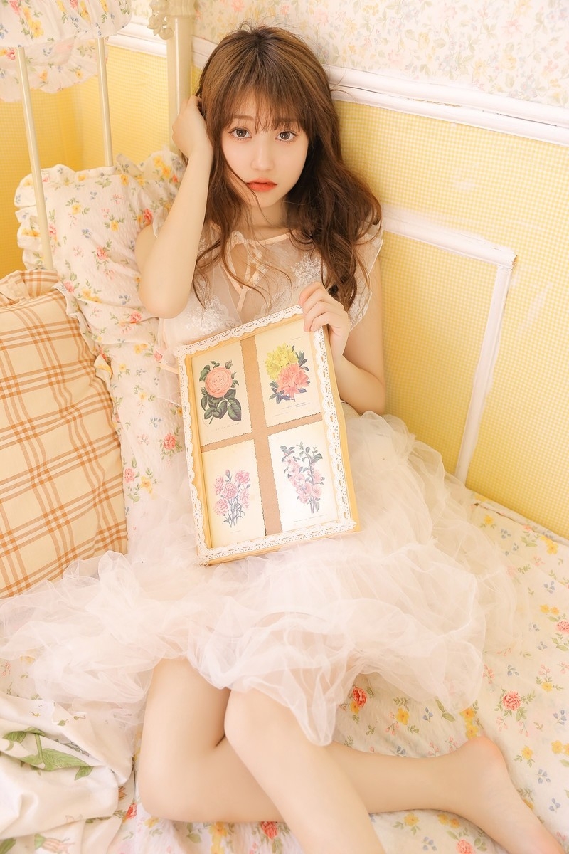 年轻女孩极品透视性感内衣美图