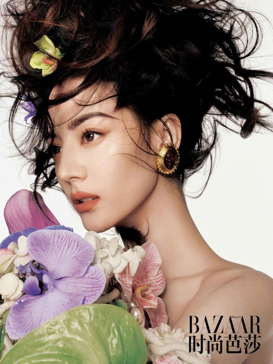 迪丽热巴百变造型变身摩登女郎