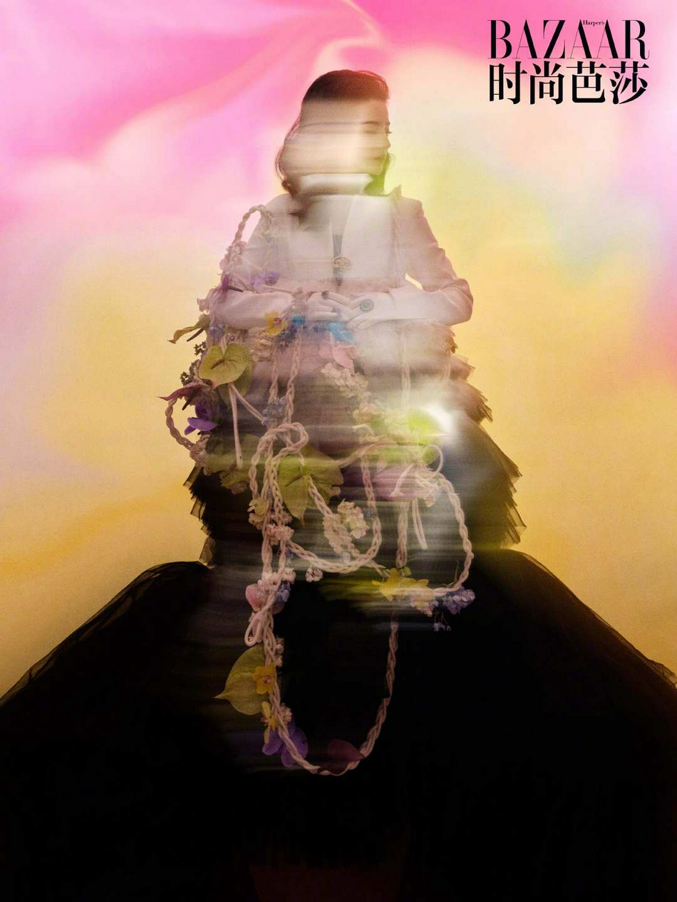 迪丽热巴百变造型变身摩登女郎