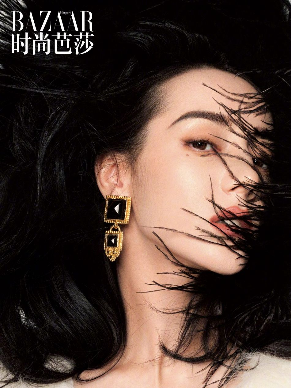 迪丽热巴百变造型变身摩登女郎