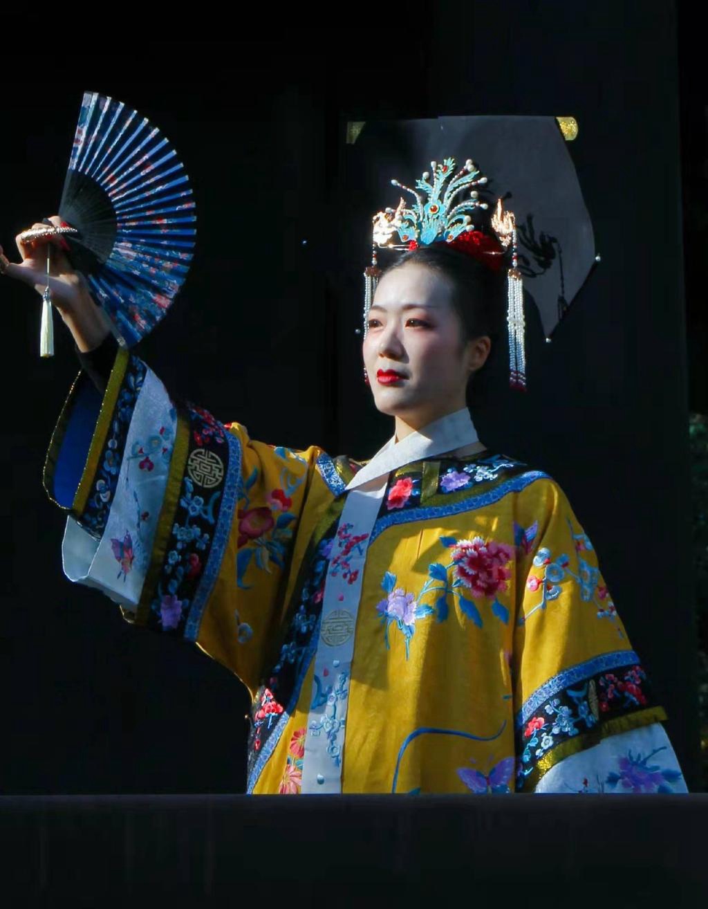 京城里的清朝格格雍容华贵图片