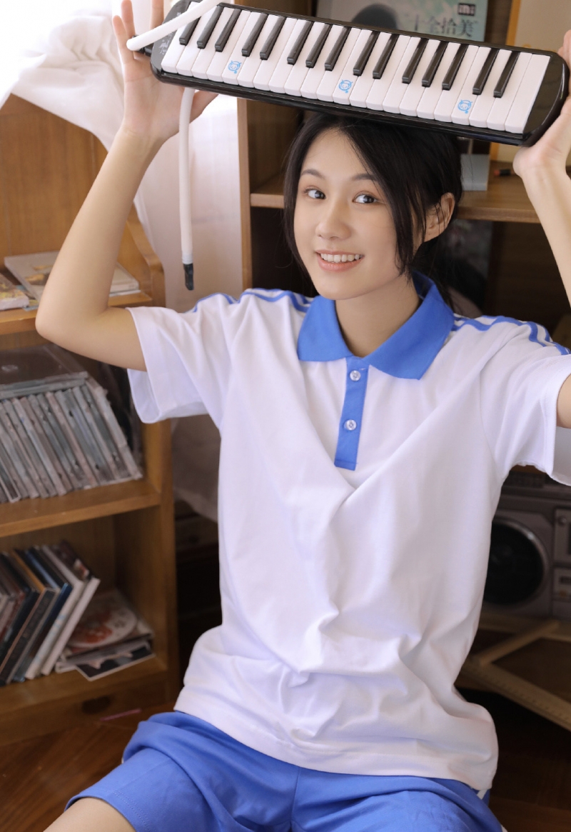 校服美女白丝美腿青春靓丽写真