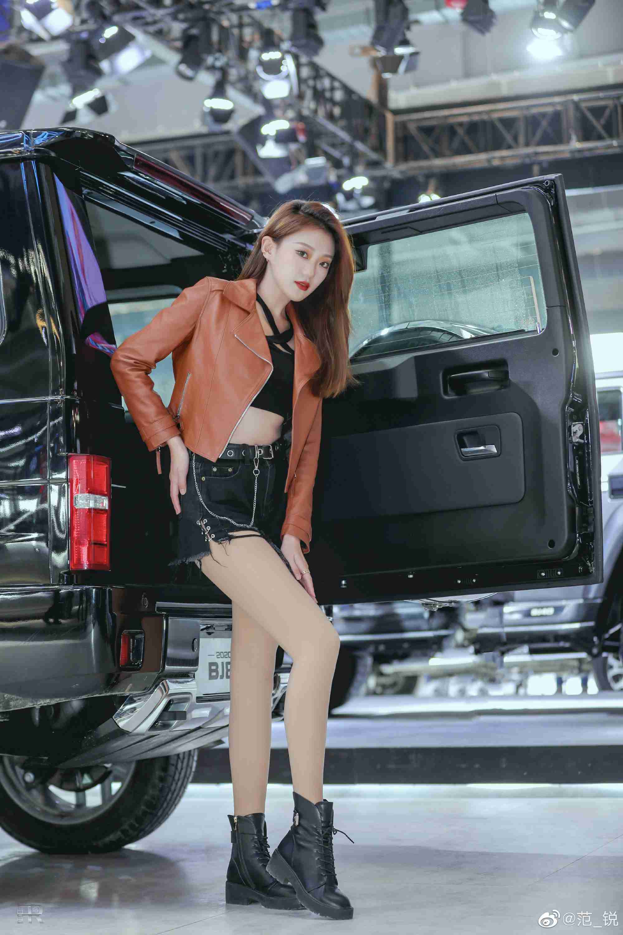 高挑美女车模小蛮腰大长腿套图