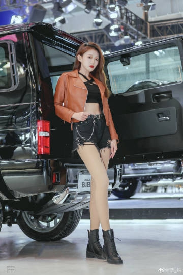 高挑美女车模小蛮腰大长腿套图