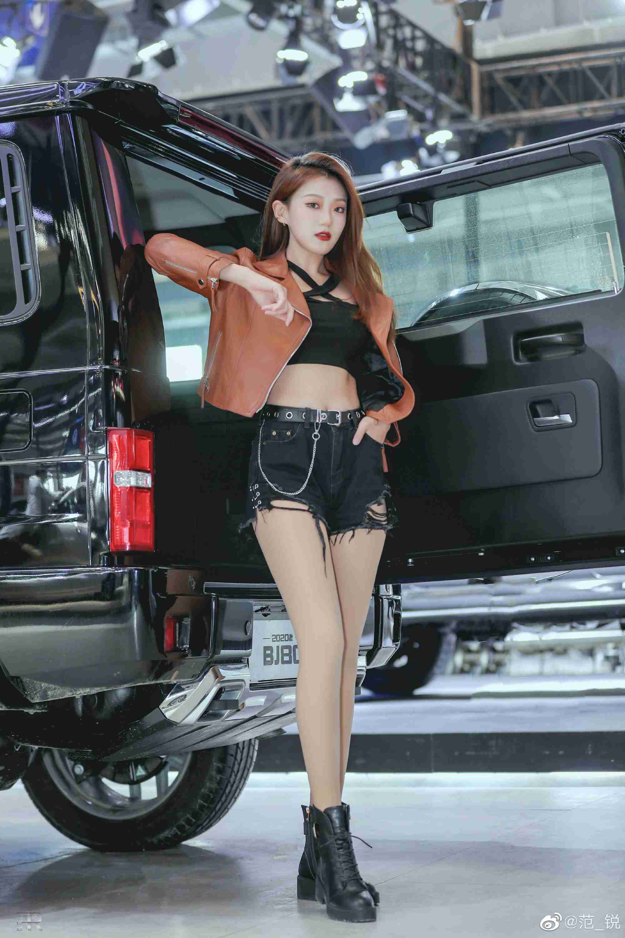 高挑美女车模小蛮腰大长腿套图