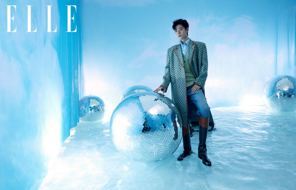 肖战红蓝造型尽显双面魅力写真