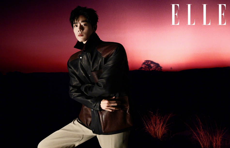 肖战红蓝造型尽显双面魅力写真