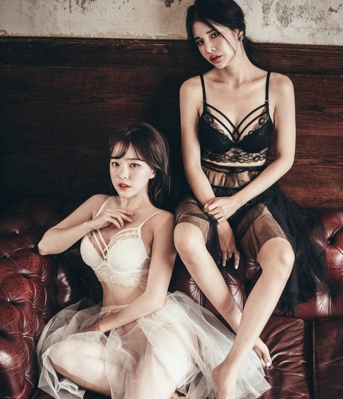 性感美女姐妹花吊带内衣私房照