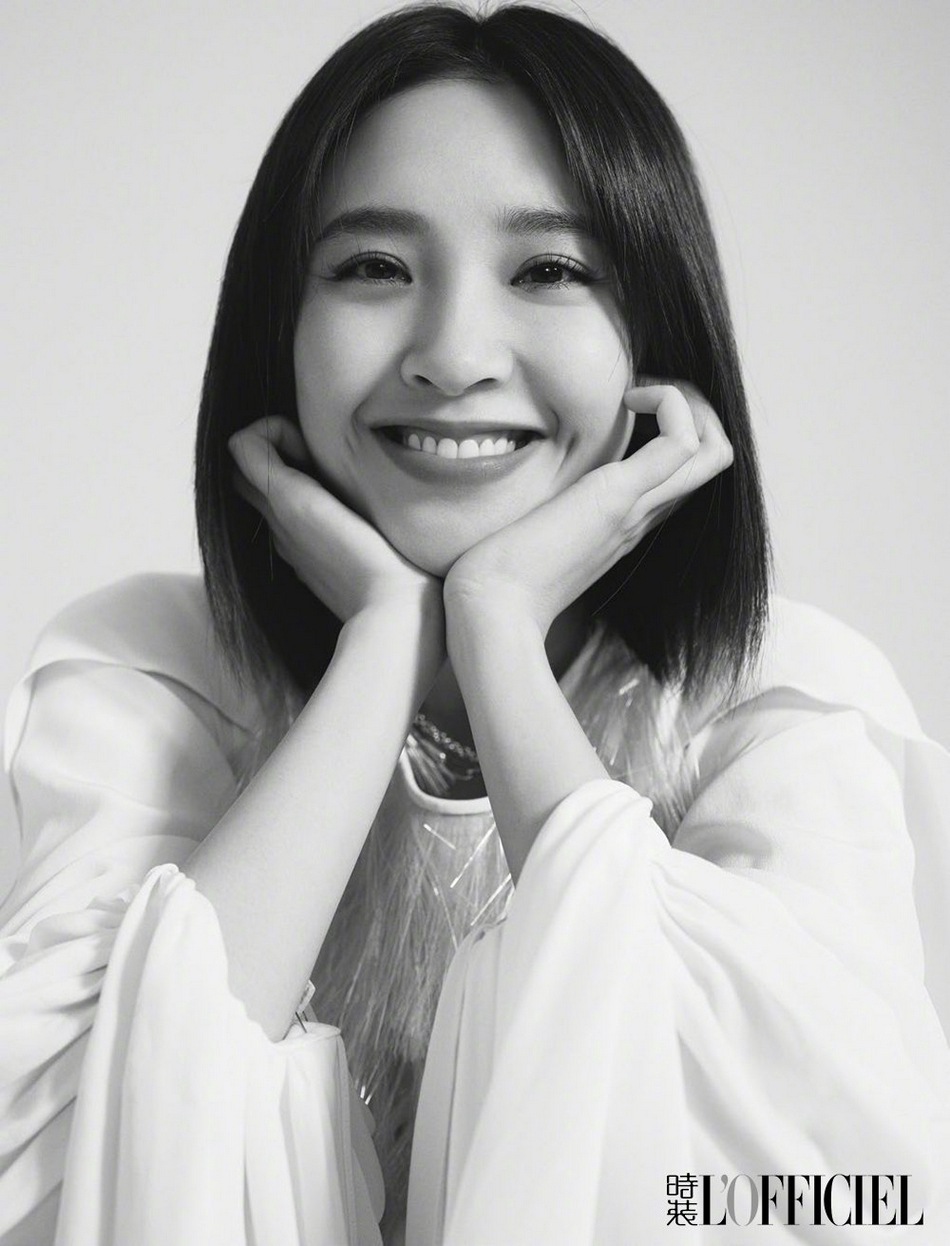 唐艺昕解锁多套造型尽显百变魅力