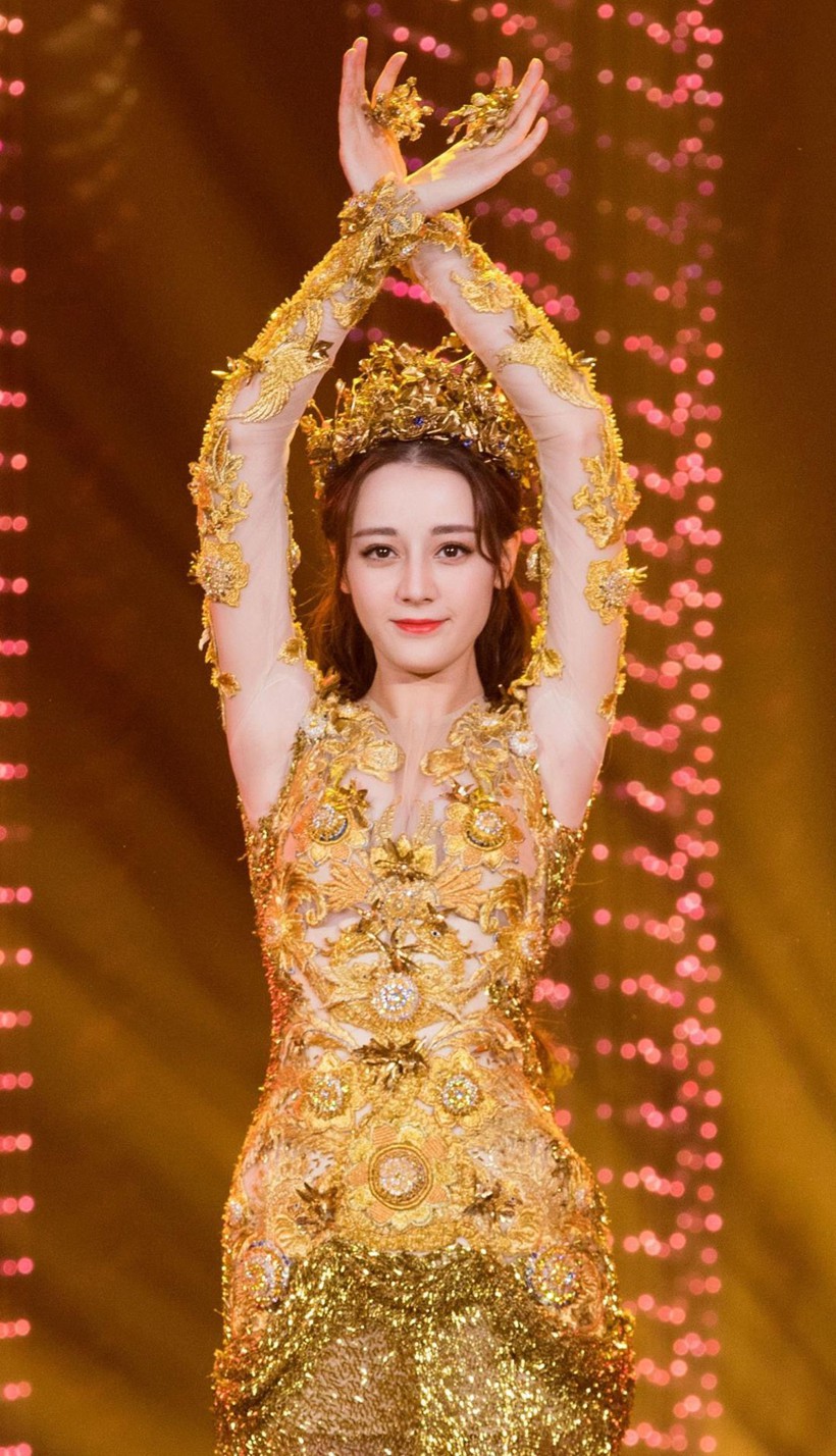 迪丽热巴2018年金鹰节旧照踏光而来如女神下凡