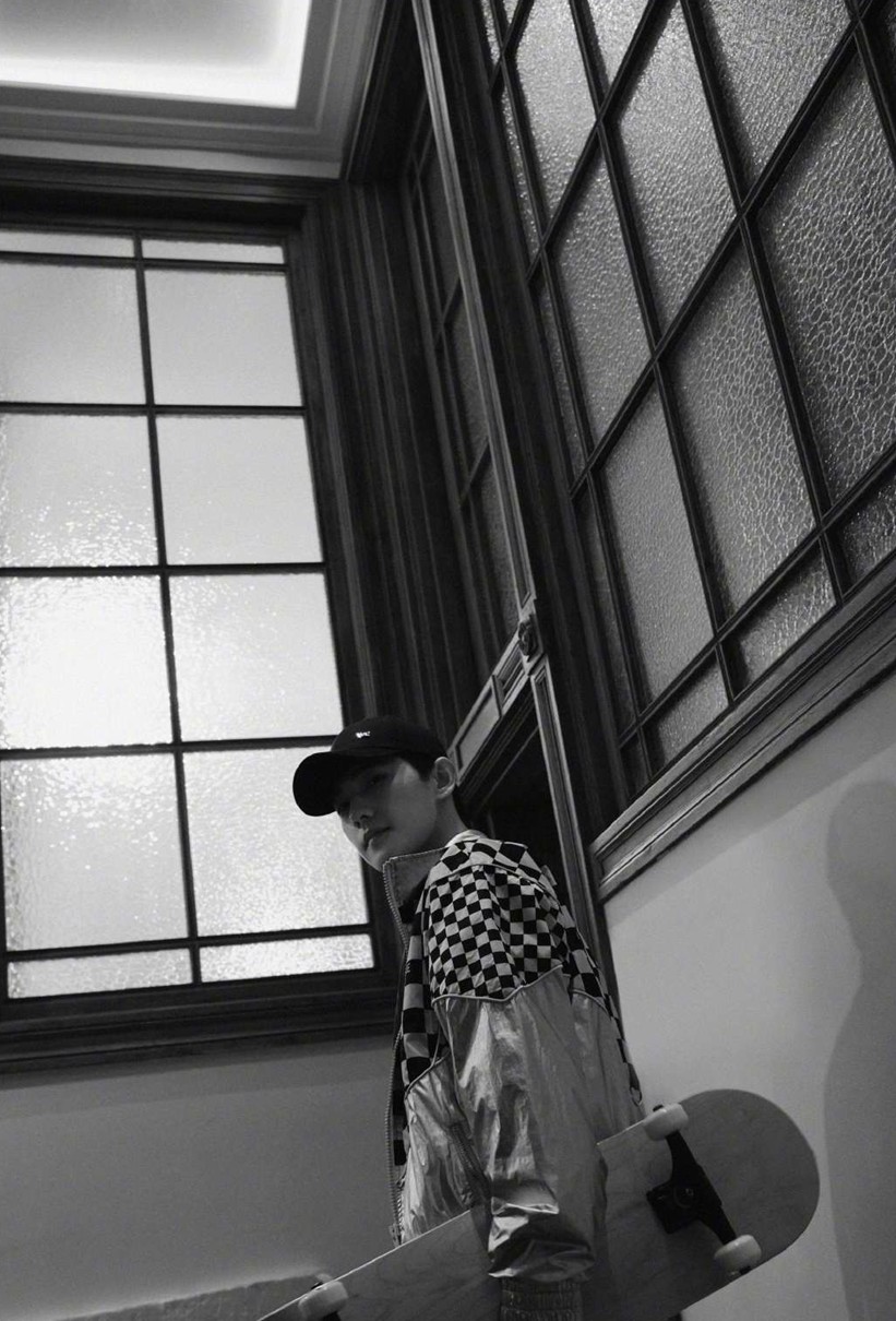 杨洋周末画报重返少年时代街头童趣大片