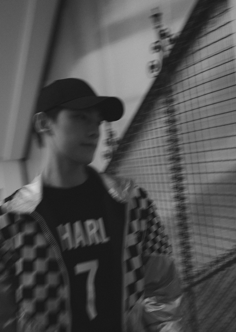 杨洋周末画报重返少年时代街头童趣大片