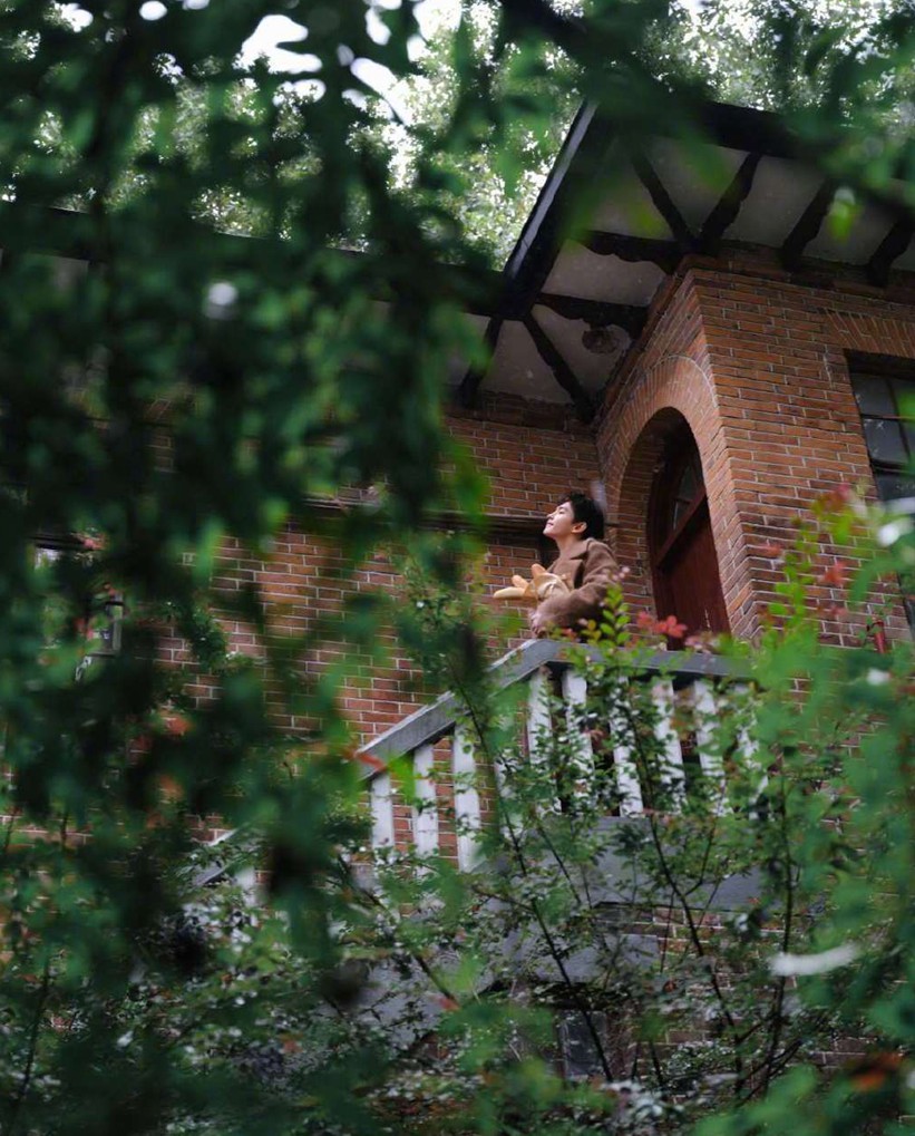 杨洋周末画报重返少年时代街头童趣大片