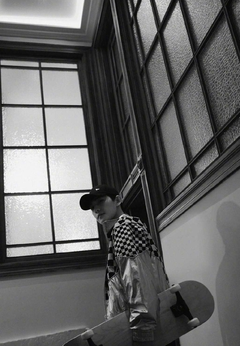 杨洋周末画报重返少年时代街头童趣大片