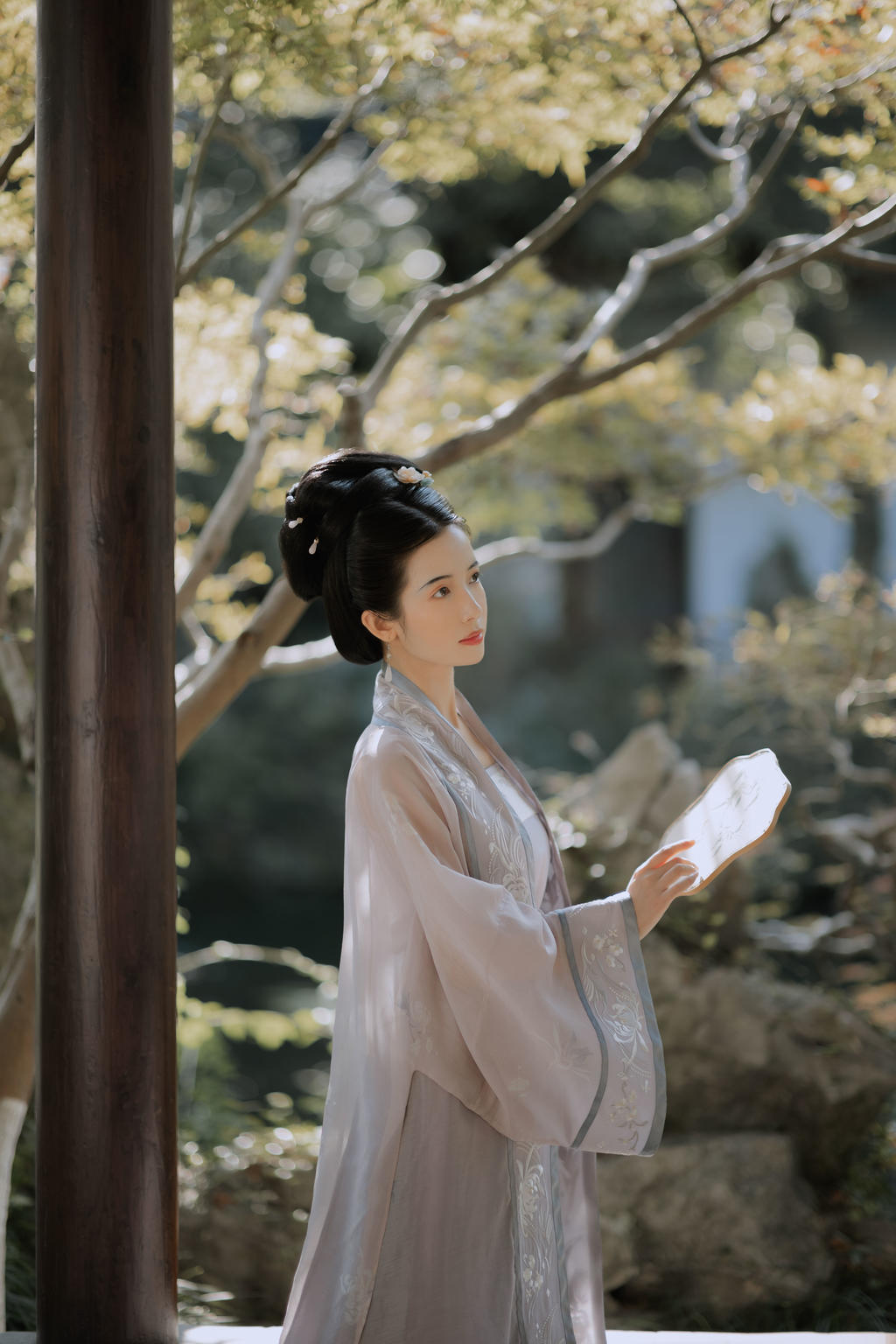 江南女子精致侧颜唯美古风摄影