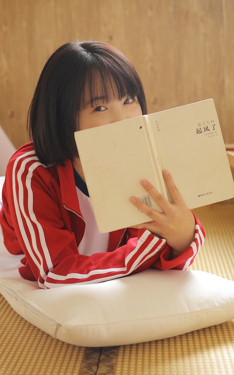 运动服美女学生妹白丝美腿写真