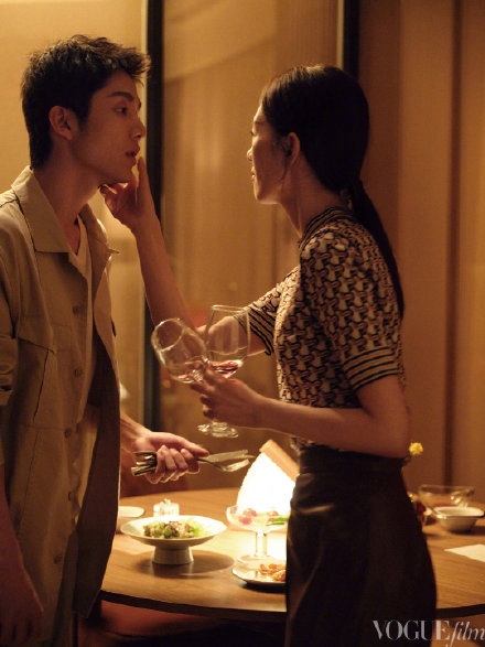 张新成童瑶气氛暧昧氛围感十足