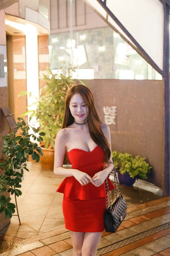 金发女郎波涛胸涌销魂美女图库