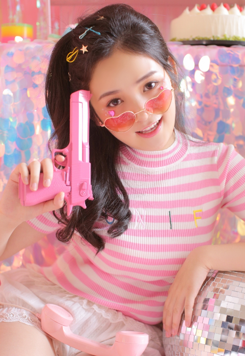 妙龄少女白丝美腿甜美迷人写真