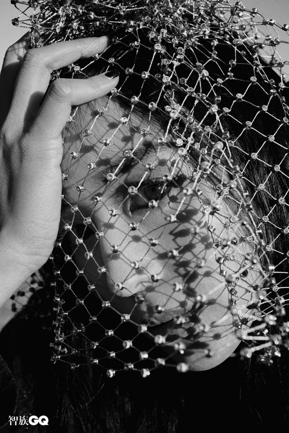 张钧甯漫步沙滩尽显温柔随性写真