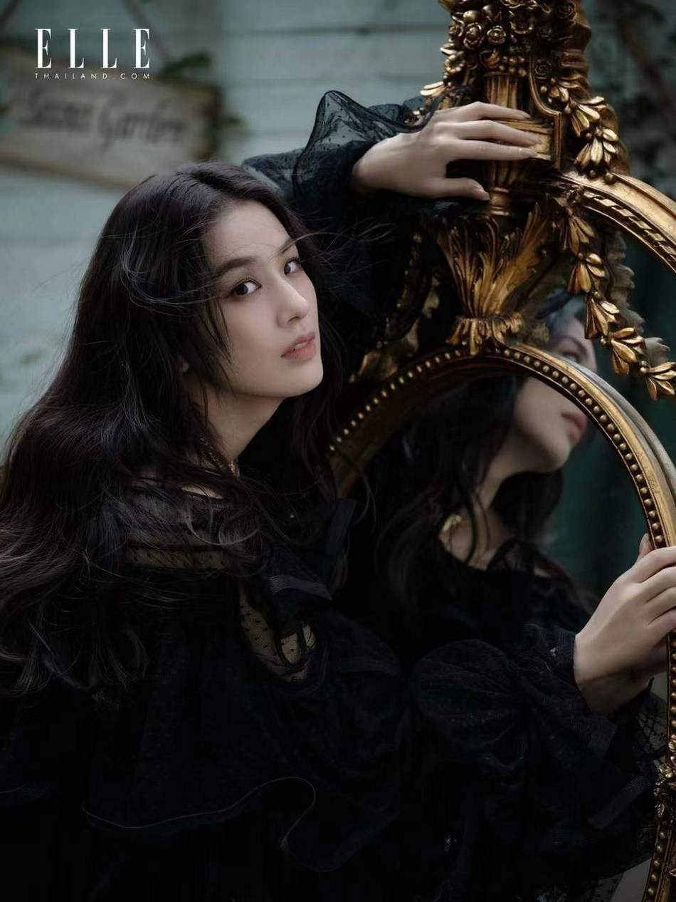 黄圣依黑粉造型完美诠释双面魅力