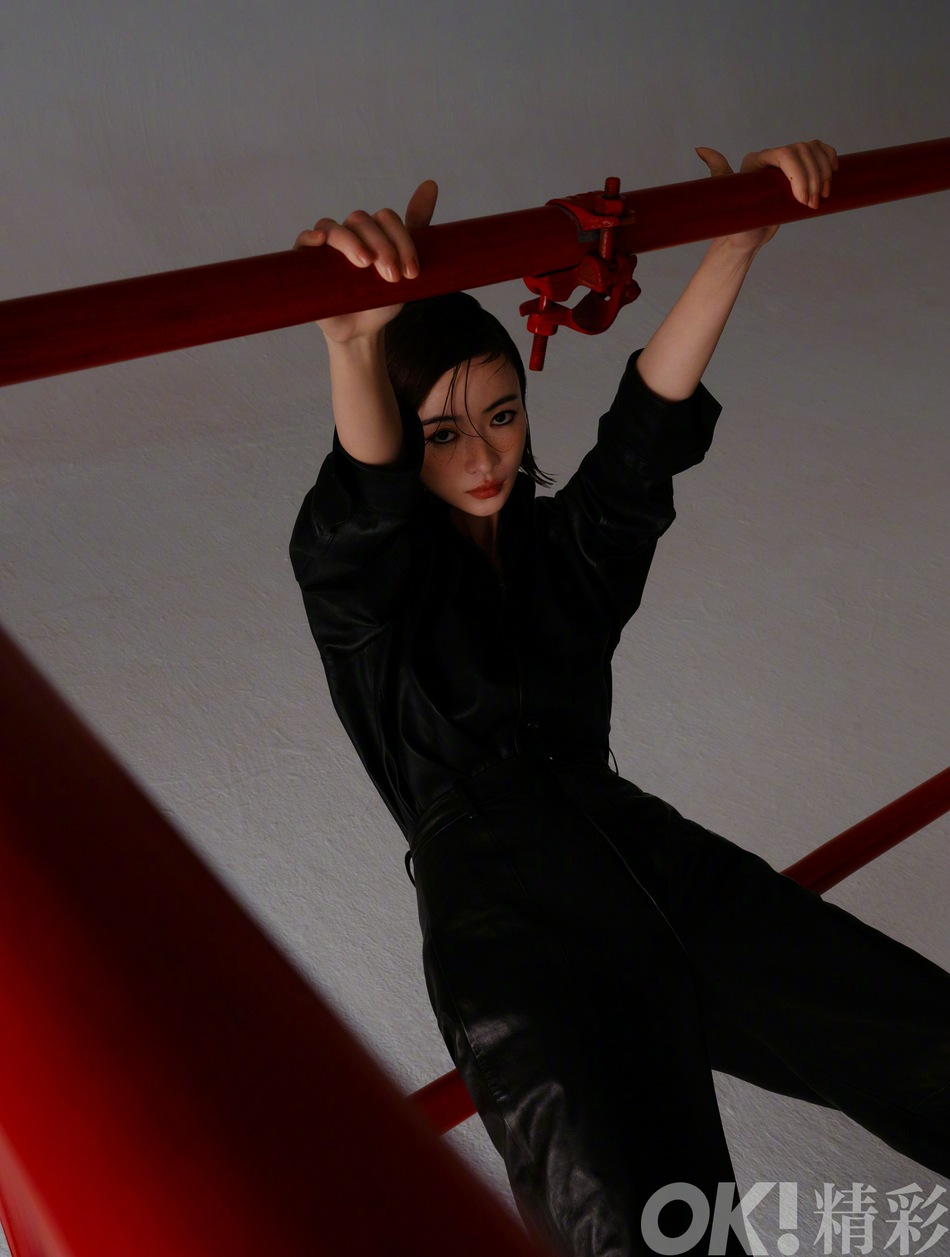 吴谨言红色造型明媚热烈时尚写真