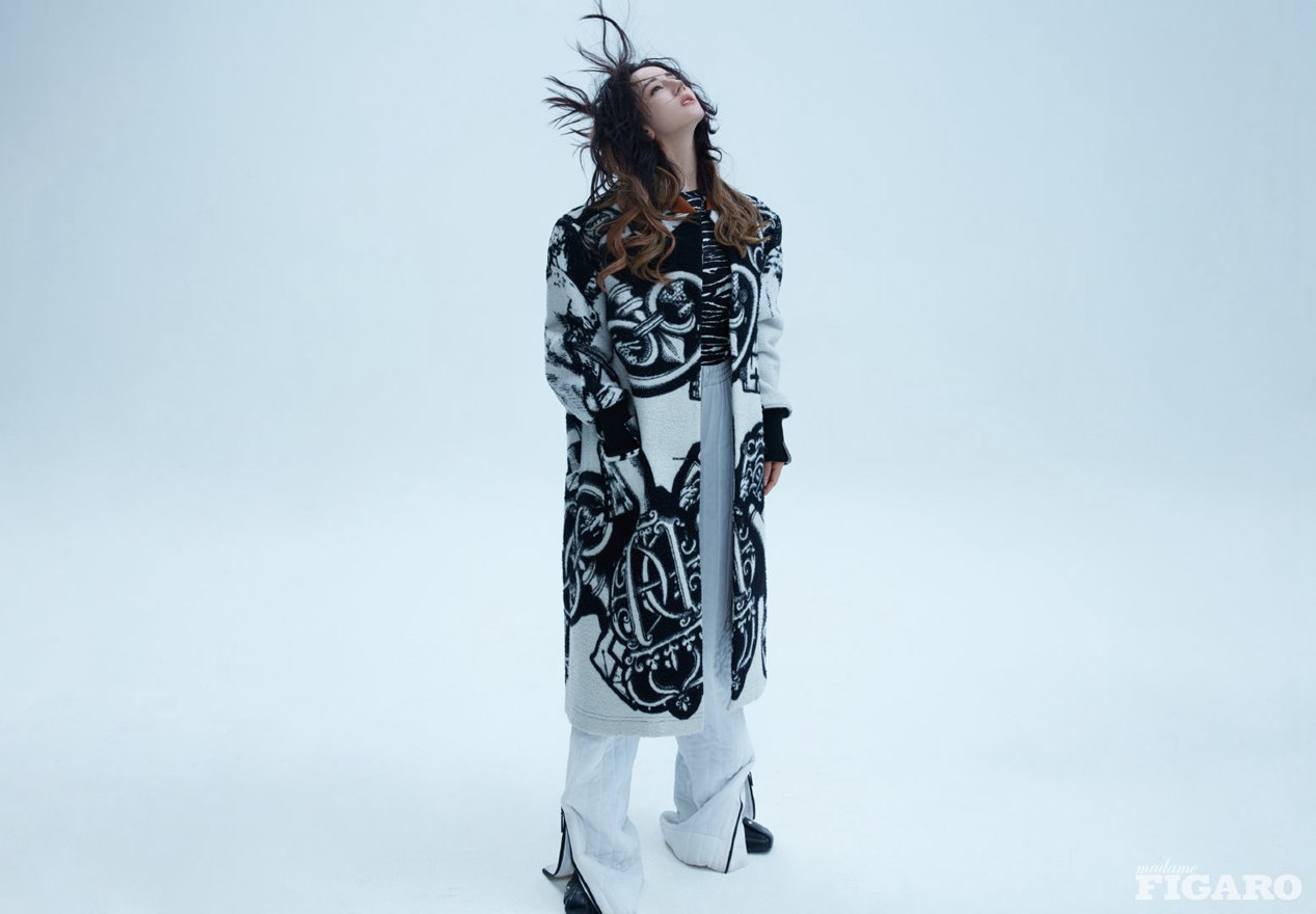 迪丽热巴费加罗十二月刊摩登优雅清冷迷人