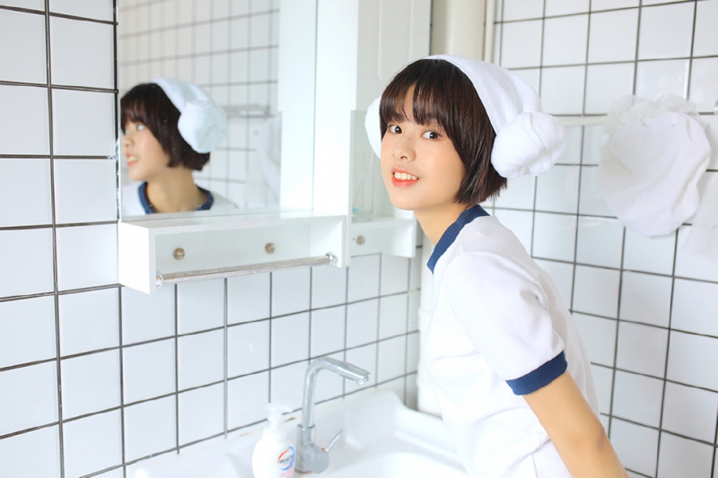 体操服美女白丝美腿卫生间写真