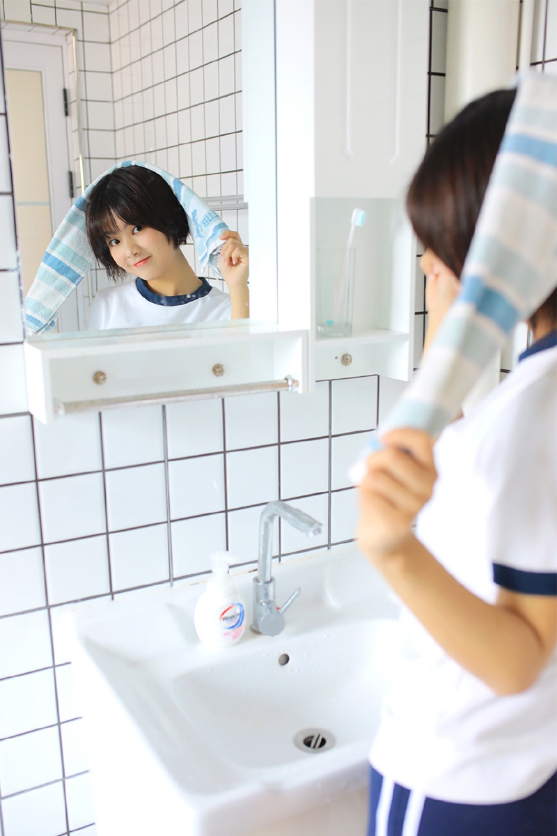 体操服美女白丝美腿卫生间写真