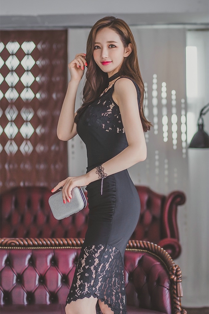 美女嫩模前凸后翘迷人曲线私拍