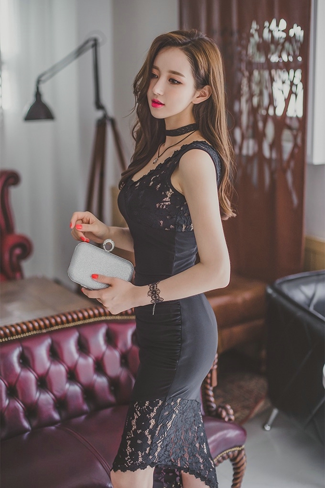 美女嫩模前凸后翘迷人曲线私拍