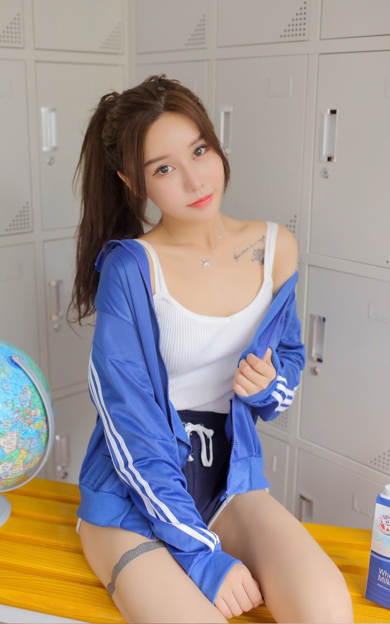 艺校美女玉足美腿性感姿态高清图片