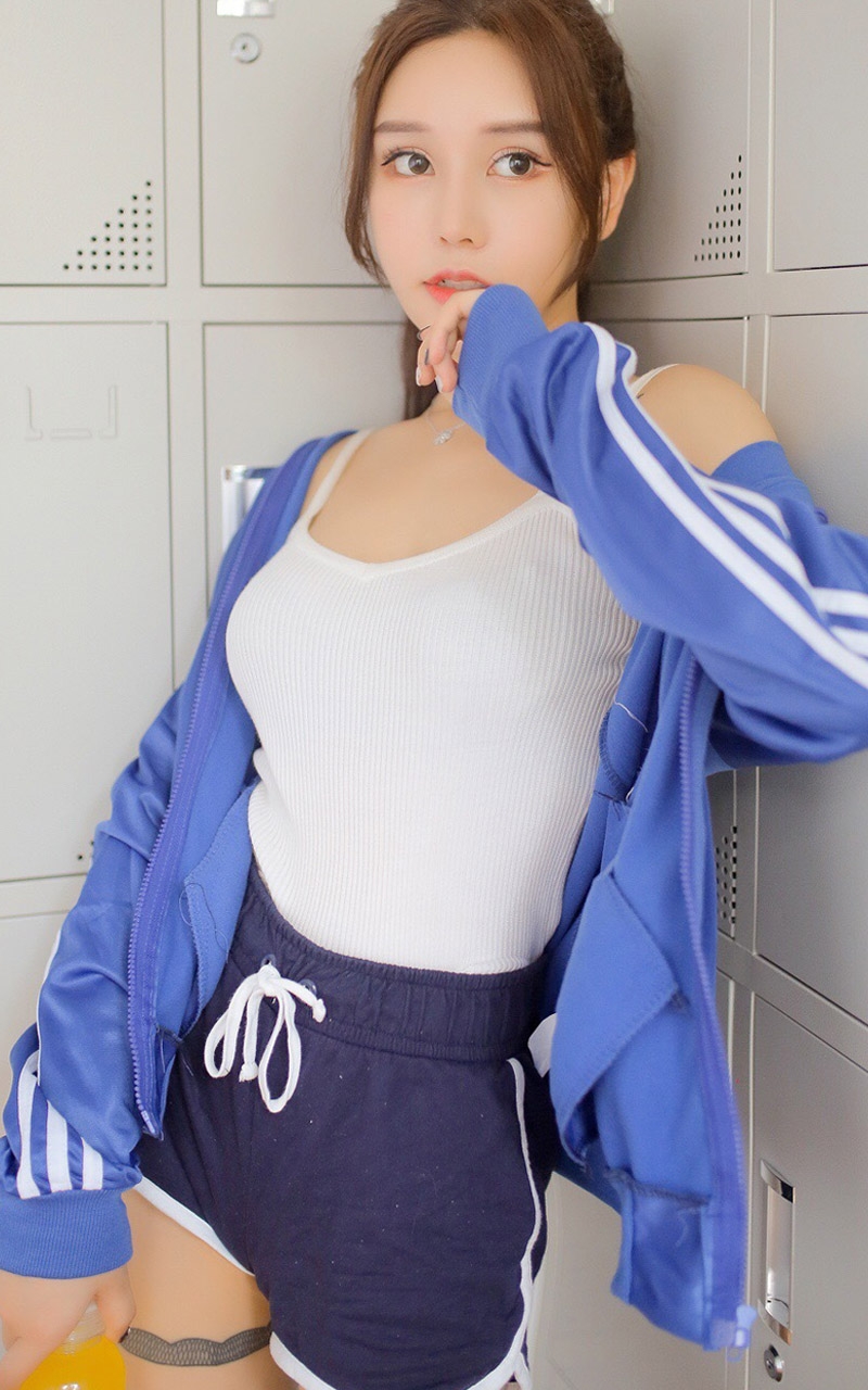 艺校美女玉足美腿性感姿态高清图片