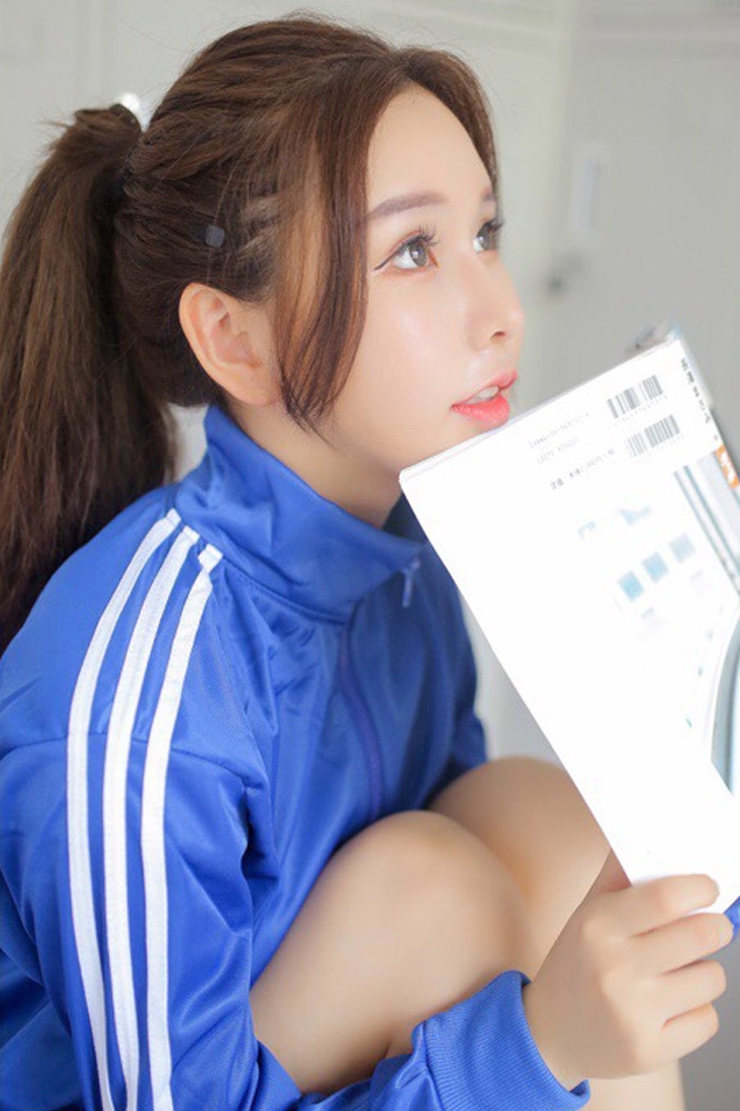 艺校美女玉足美腿性感姿态高清图片