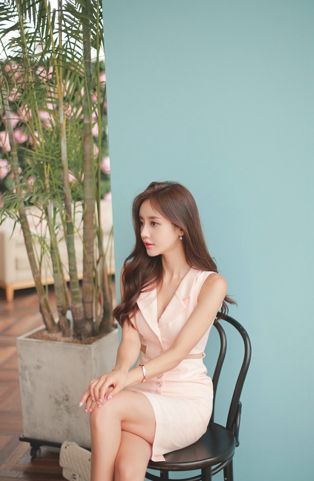 超性感美女低胸包臀裙精品套图