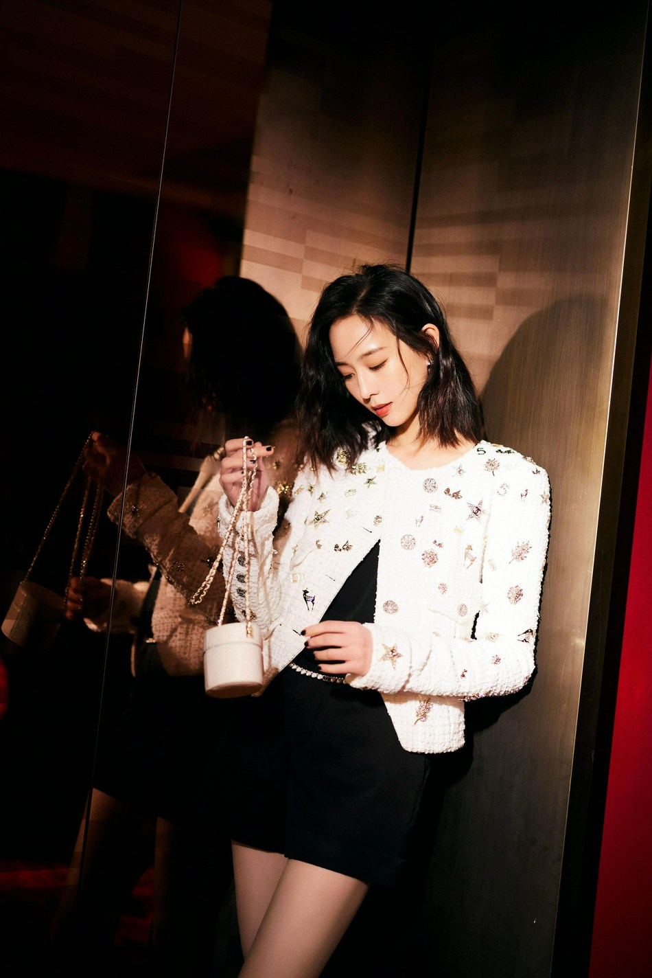 张钧甯黑白撞色穿搭优雅大气写真