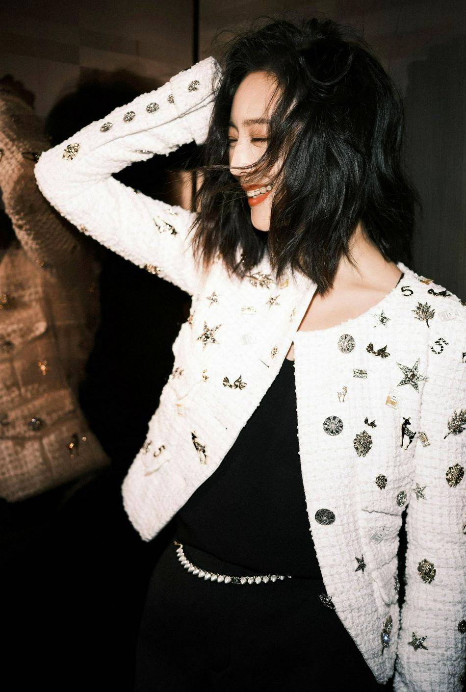 张钧甯黑白撞色穿搭优雅大气写真