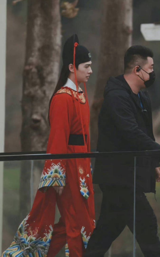 杨洋《青春环游记3》cos红衣展昭图片