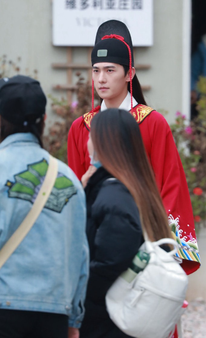 杨洋《青春环游记3》cos红衣展昭图片