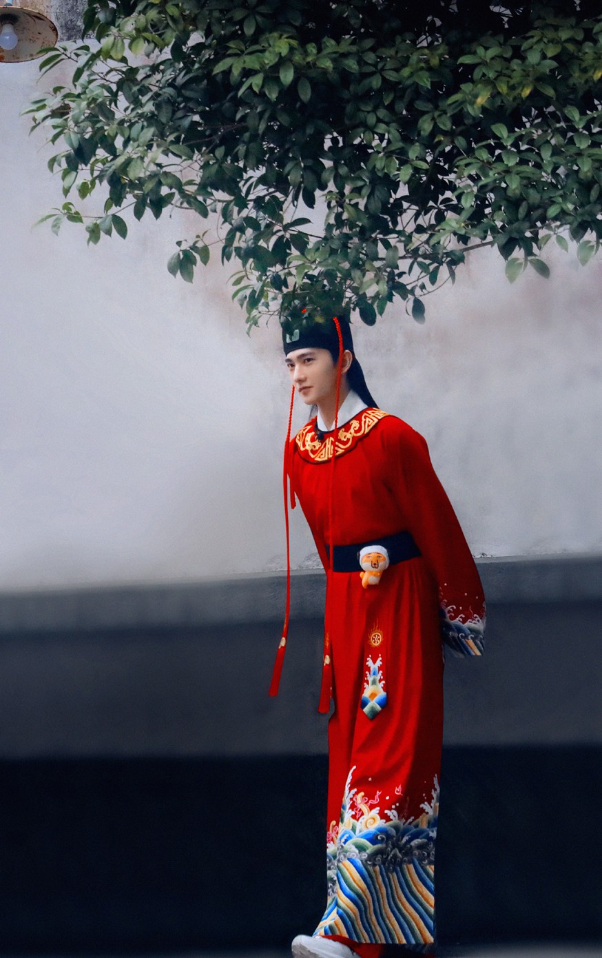 杨洋《青春环游记3》cos红衣展昭图片