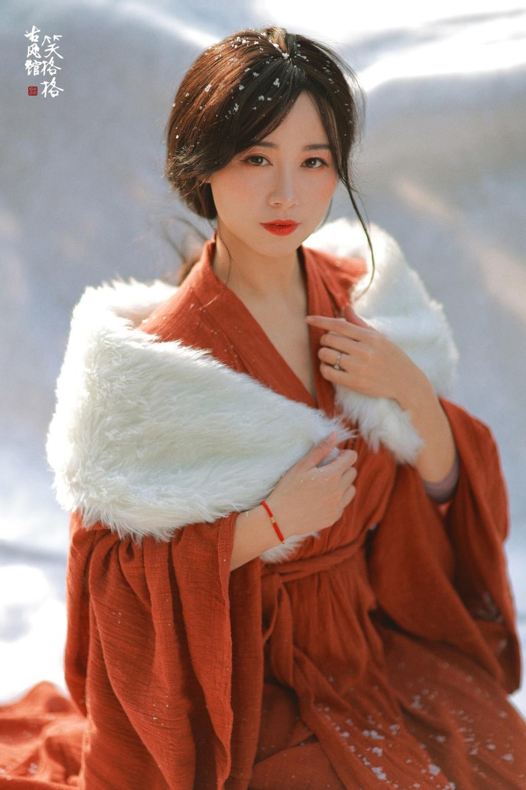 雪景中的汉服美女红妆素裹图片