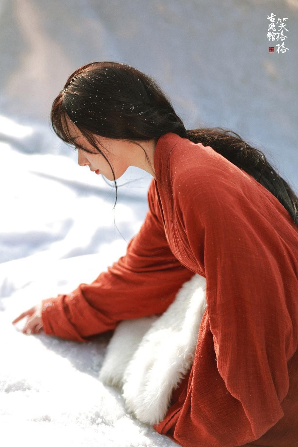 雪景中的汉服美女红妆素裹图片