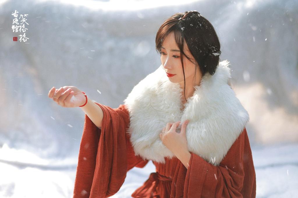 雪景中的汉服美女红妆素裹图片