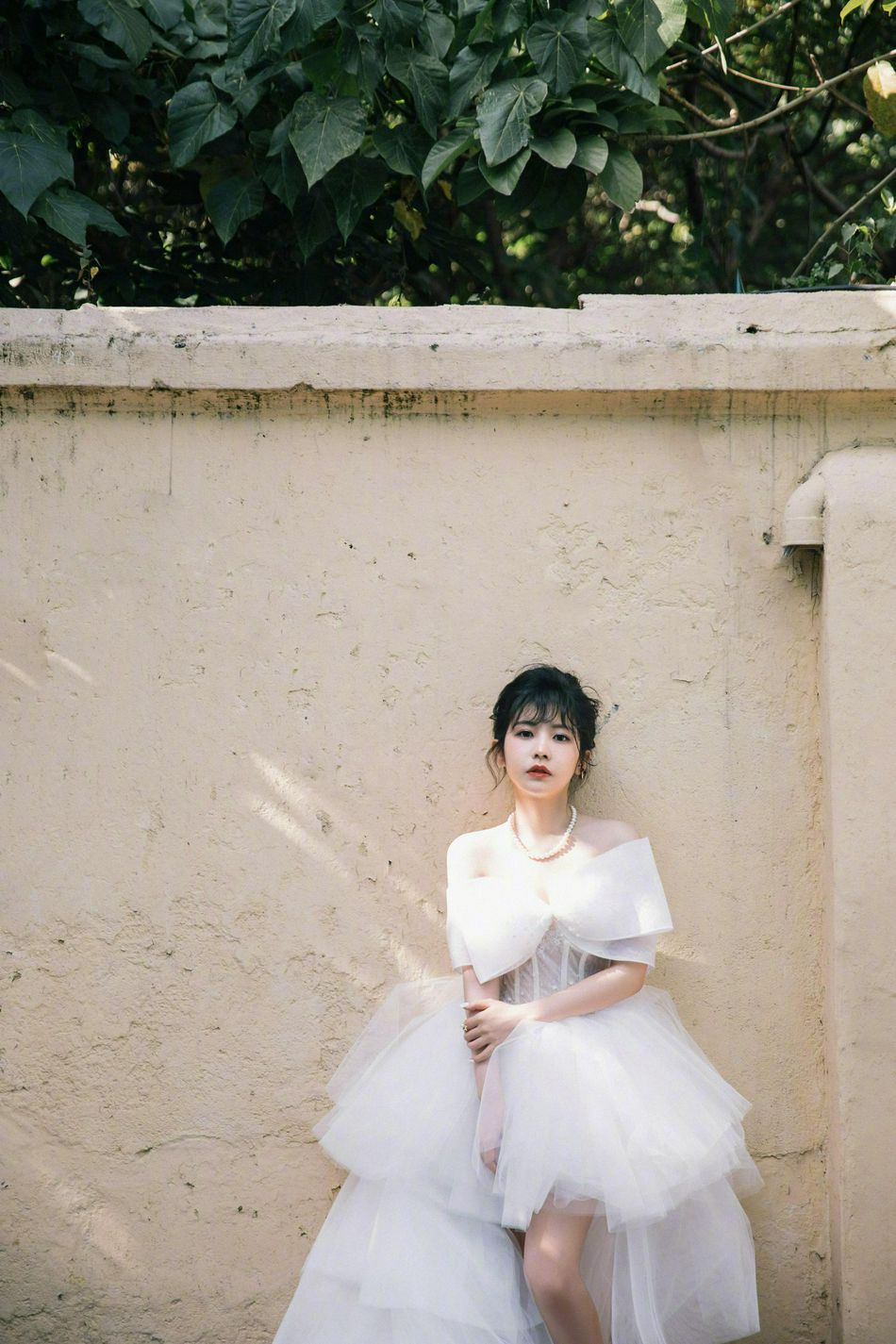 赖美云纯白色蝴蝶结纱裙甜美迷人