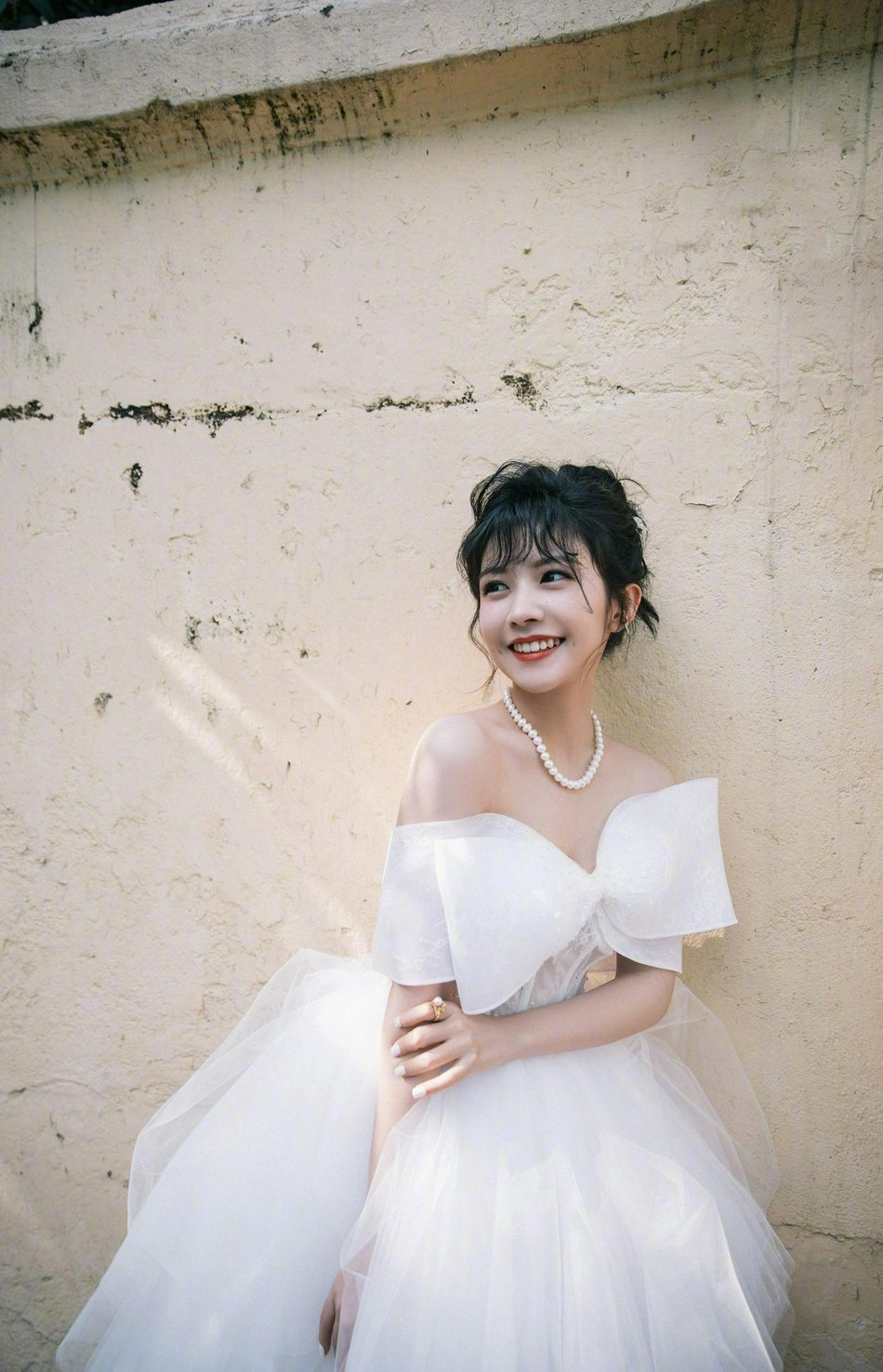 赖美云纯白色蝴蝶结纱裙甜美迷人