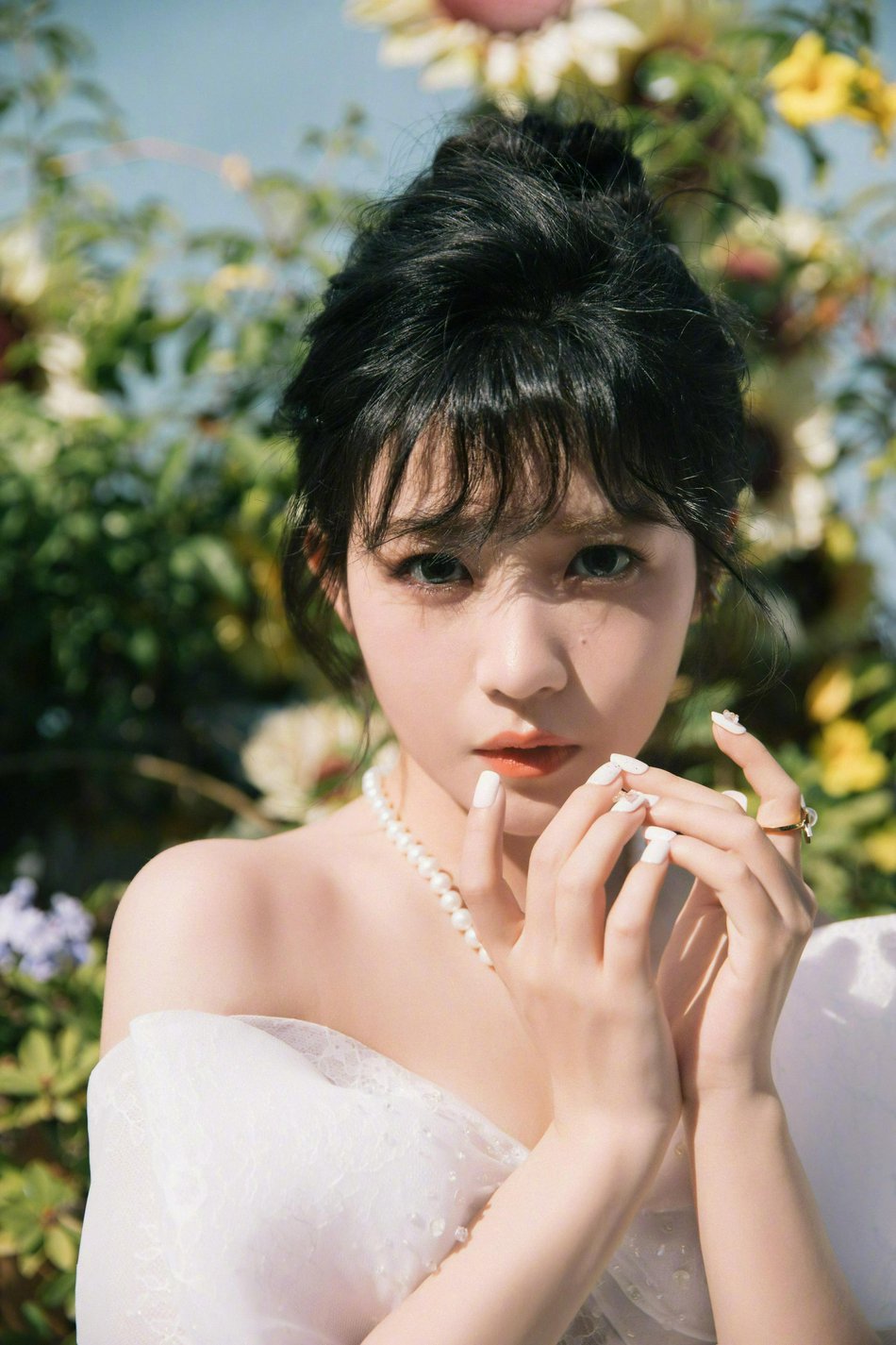 赖美云纯白色蝴蝶结纱裙甜美迷人