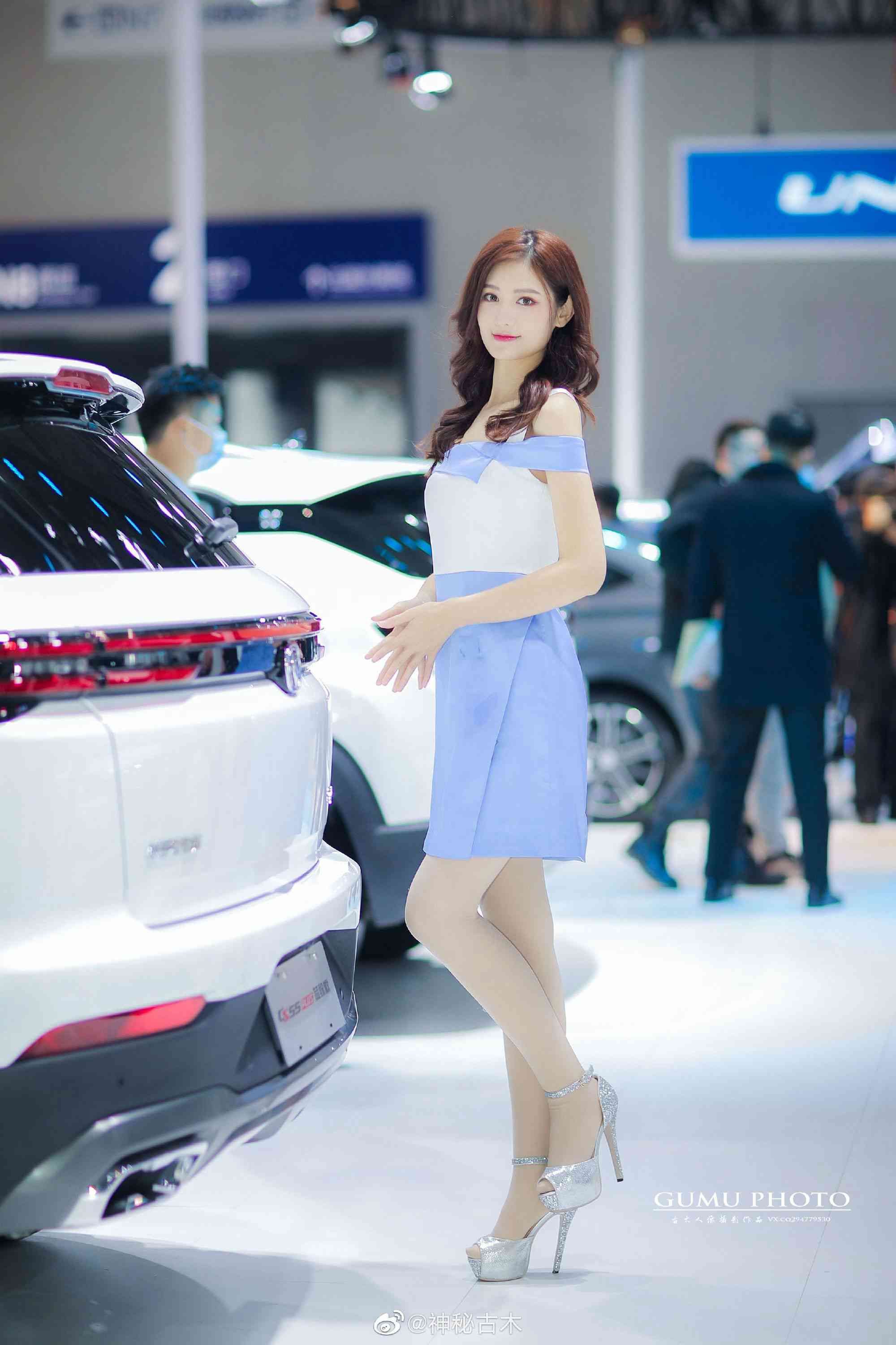 美女车模高跟丝袜美腿玉足套图