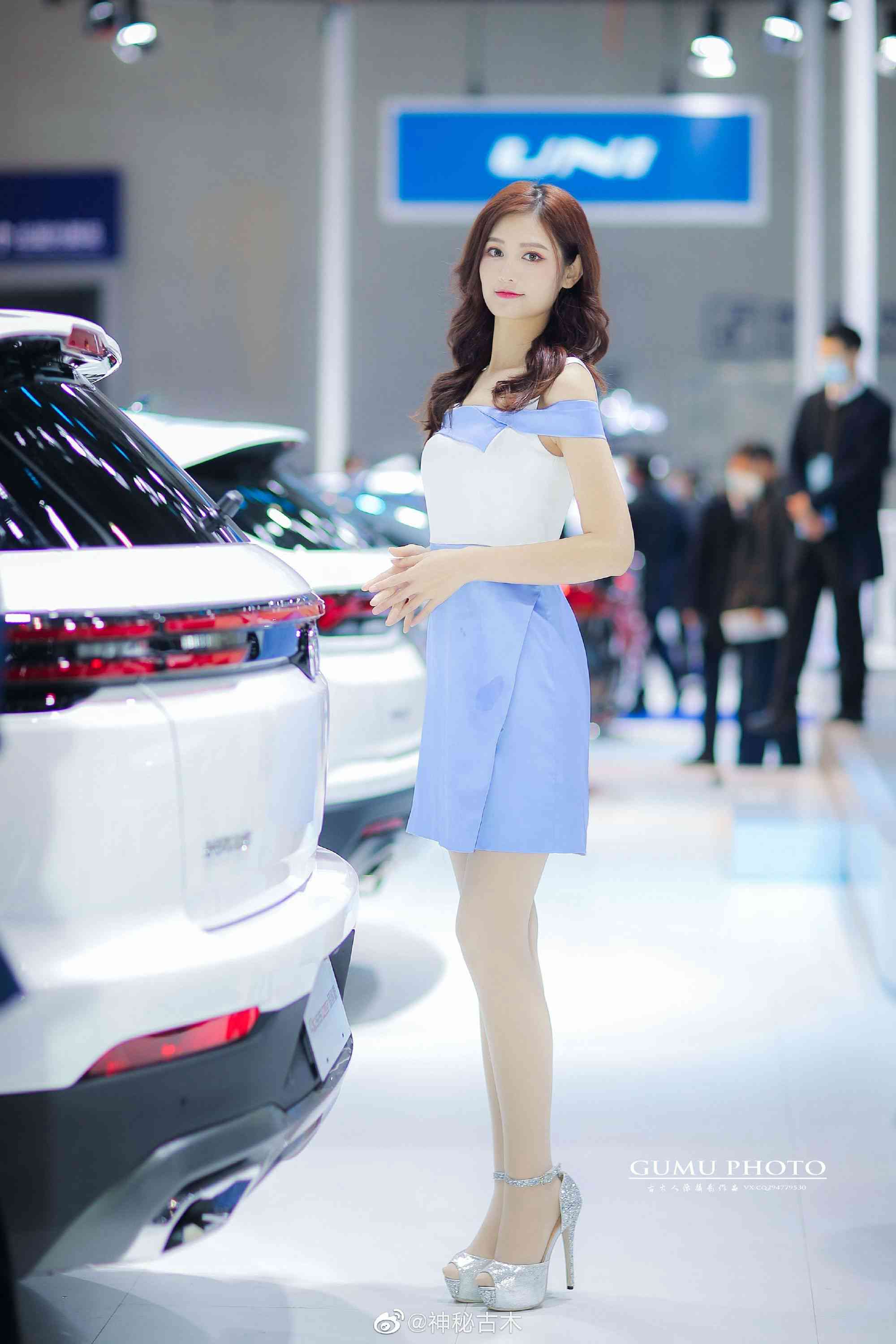 美女车模高跟丝袜美腿玉足套图