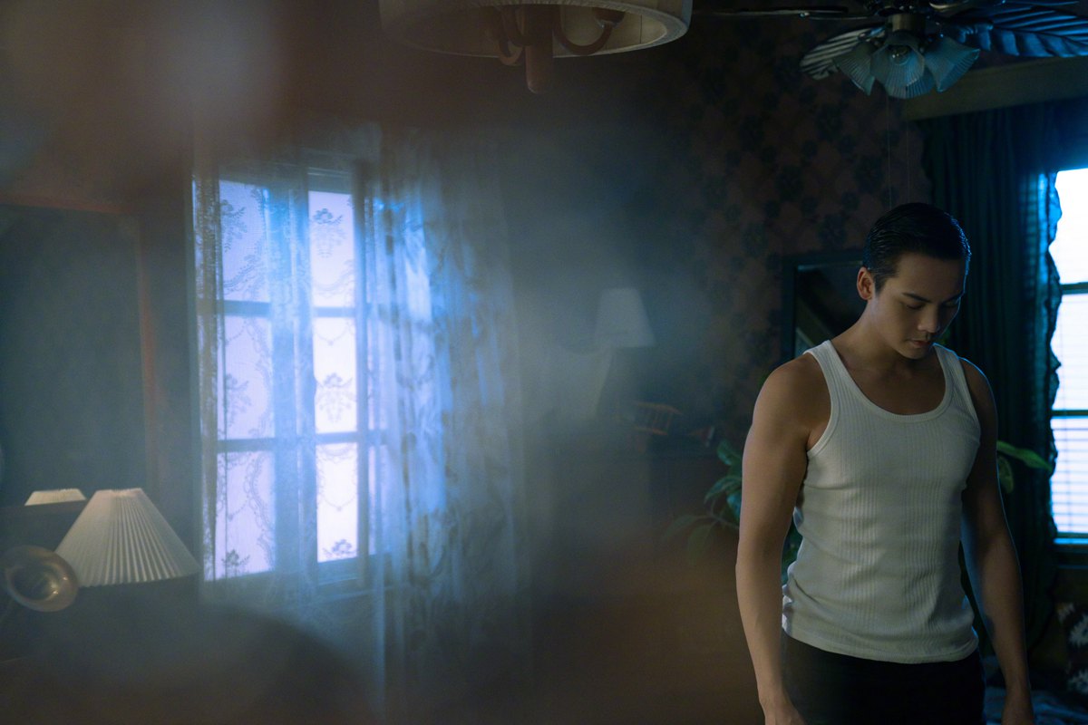 陈伟霆兑现直播18宫格照片满满港风氛围感